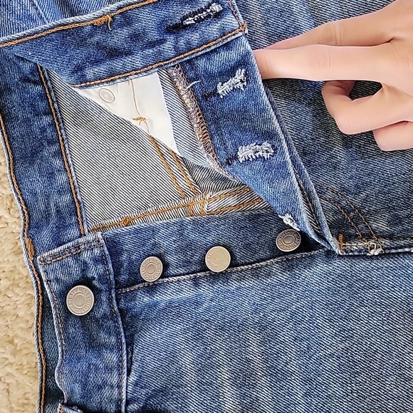 Levis 501 cutoff shorts - Picture 2 of 5